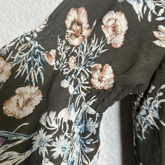 Umgee Womens Size Medium Cotton Blend Gray Floral Flowy Tunic Blouse Bell Sleeve - Picture 5 of 9